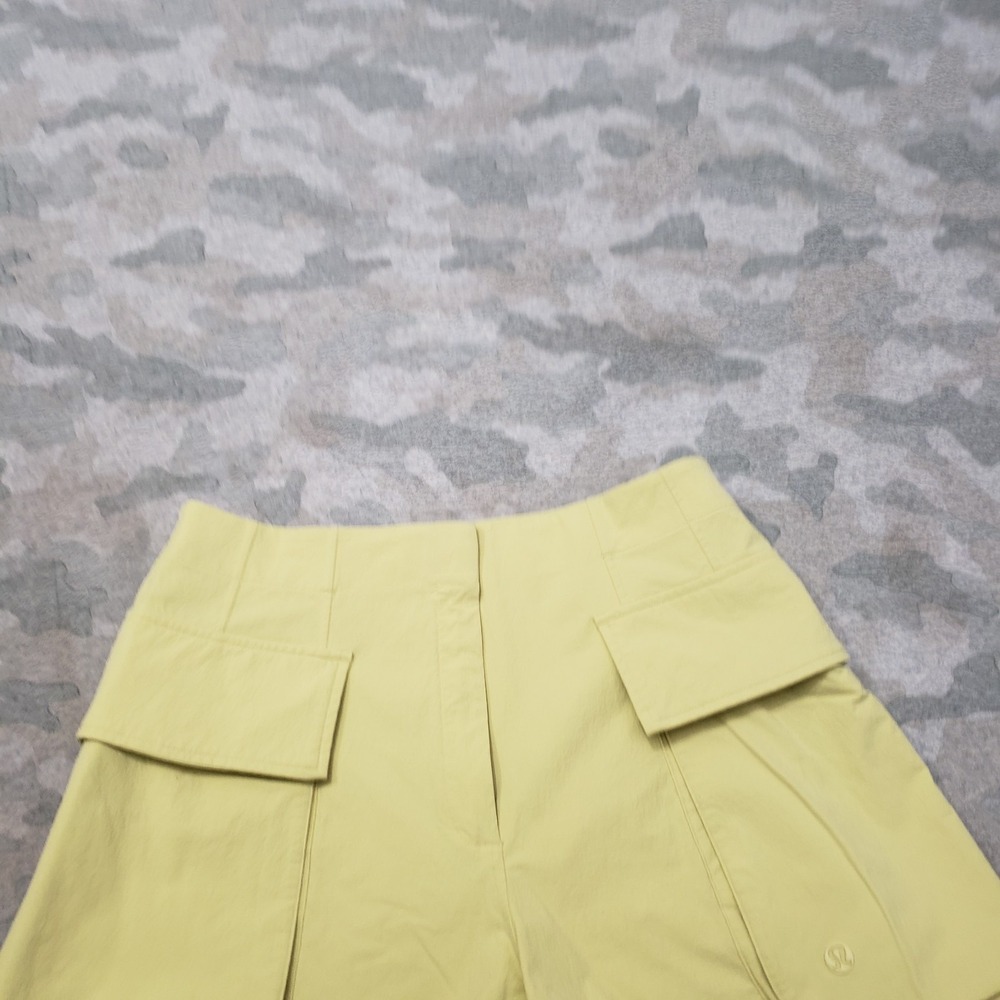 Lululemon Shorts Womens 6 Yellow Relaxed Fit Super High Rise Cargo Pockets - Picture 3 of 10